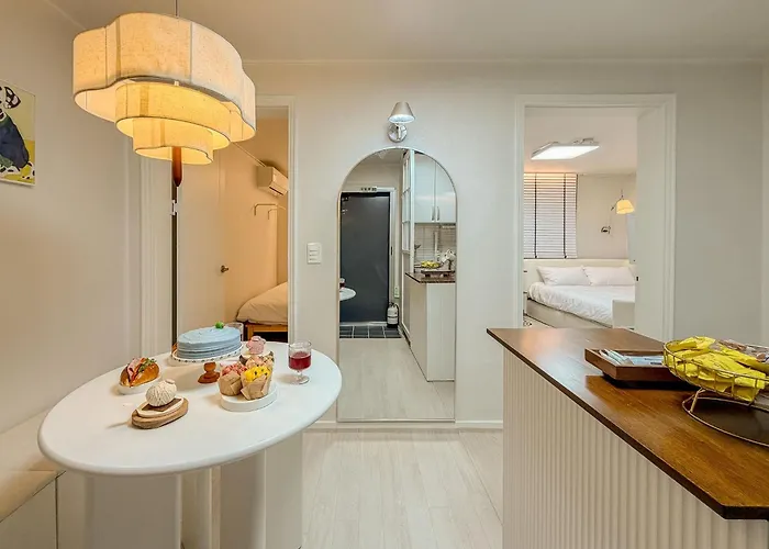 Apartamento Yongsan Haebangchon, Namsan Tower, Itaewon Street, 10-minute Walk To The Subway, 15 Minutes To Hongdae *