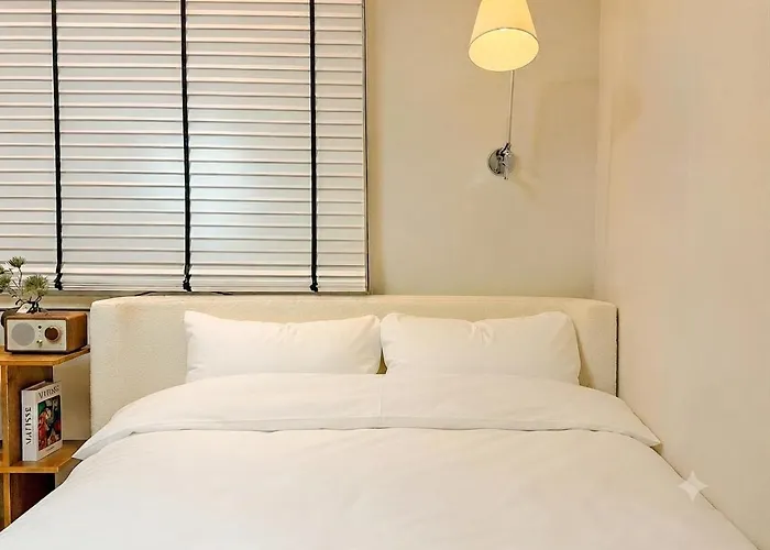 Yongsan Haebangchon, Namsan Tower, Itaewon Street, 10-minute Walk To The Subway, 15 Minutes To Hongdae Seúl