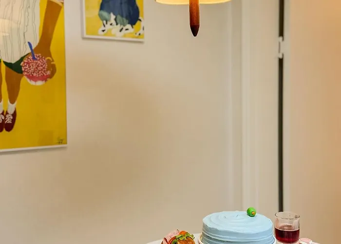 Yongsan Haebangchon, Namsan Tower, Itaewon Street, 10-minute Walk To The Subway, 15 Minutes To Hongdae