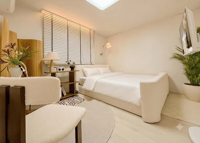 Apartamento Yongsan Haebangchon, Namsan Tower, Itaewon Street, 10-minute Walk To The Subway, 15 Minutes To Hongdae