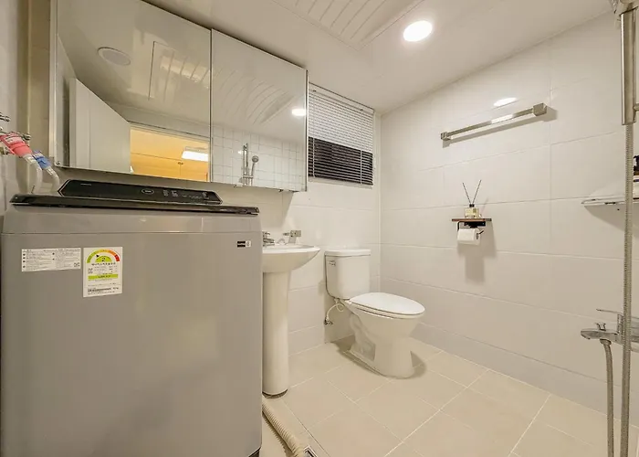 Yongsan Haebangchon, Namsan Tower, Itaewon Street, 10-minute Walk To The Subway, 15 Minutes To Hongdae *