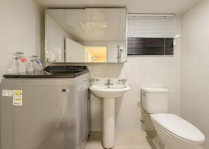 Yongsan Haebangchon, Namsan Tower, Itaewon Street, 10-minute Walk To The Subway, 15 Minutes To Hongdae Seúl
